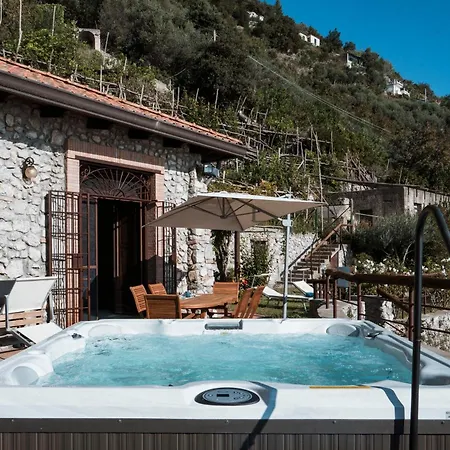Santa Rosa Con Jacuzzi E Vista Panoramica Amalfi